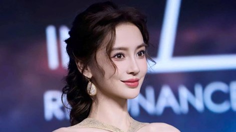 AngelaBaby: Nhan sắc “búp bê sống” đẹp bất chấp thời gian