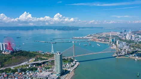 Đề xuất quy hoạch vịnh Cửa Lục thành “trái tim” du lịch - dịch vụ của Quảng Ninh