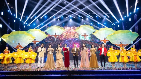 Cẩm Ly, Thanh Ngọc, Hồ Trung Dũng cùng dàn hoa hậu, á hậu hát “Chào năm mới 2026”