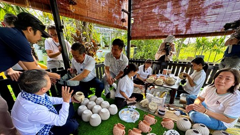 Giải bài toán phát triển bền vững du lịch làng nghề