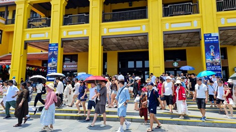 Con đường nào để du lịch Việt Nam bứt tốc?