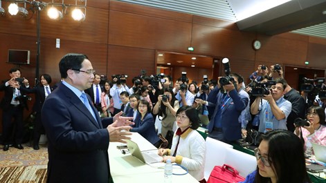 Thủ tướng Phạm Minh Chính thăm Trung tâm Báo chí Đại hội XIV của Đảng