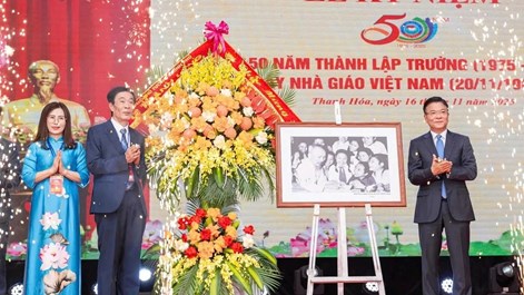 Phó Thủ tướng Lê Thành Long dự Lễ kỷ niệm 50 năm Trường THPT Hàm Rồng