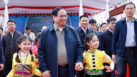 Thủ tướng dự Lễ khởi công Trường liên cấp Cẩm Thạch, tiếp sức học sinh miền núi