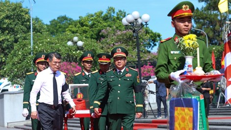 Thủ tướng Lê Minh Hưng dự lễ truy điệu và an táng hài cốt liệt sĩ tại tỉnh Quảng Trị