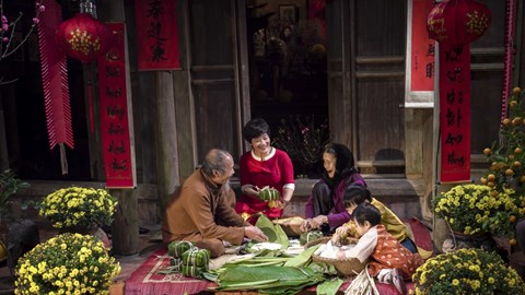 Tết, trước hết là ngày của gia đình