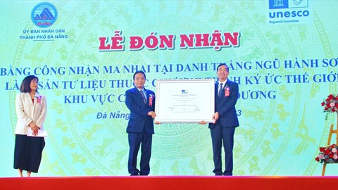 Lễ đón nhận Bằng công nhận Ma nhai tại Danh thắng Ngũ Hành Sơn là Di sản tư liệu