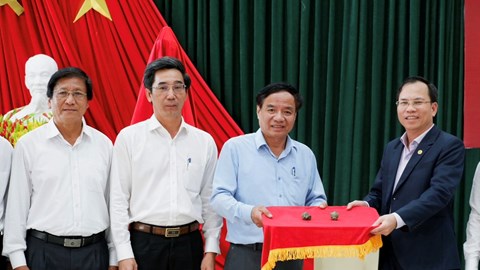 Chính thức bàn giao hai chi tiết liên quan Bảo vật quốc gia Tượng Bồ tát Tara cho Bảo tàng Chăm Đà Nẵng