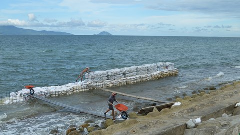 Thêm 28 tỉ đồng khẩn trương kè biển Cửa Đại