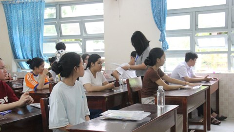 Trang bị kiến thức và kỹ năng cho học sinh bước vào kỳ thi tốt nghiệp THPT