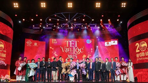 Lần đầu tiên 4 nghệ sĩ gạo cội cùng hòa giọng trong “Tết vạn lộc“