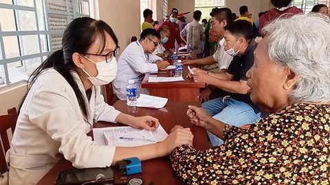 Đề xuất từ năm 2026 khám sức khỏe định kì miễn phí cho người nghèo, mắc bệnh mạn tính