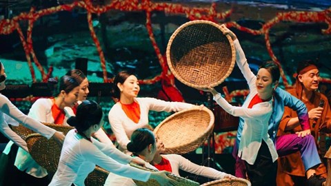 Rực rỡ sắc màu di sản Việt tại thành phố Cảng