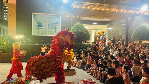 Rộn ràng mùa trung thu trong các  lớp học và khu dân cư