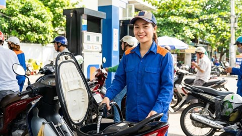 Giá xăng dầu hôm nay 5.12: Xăng tăng tiếp, dầu bất ngờ giảm