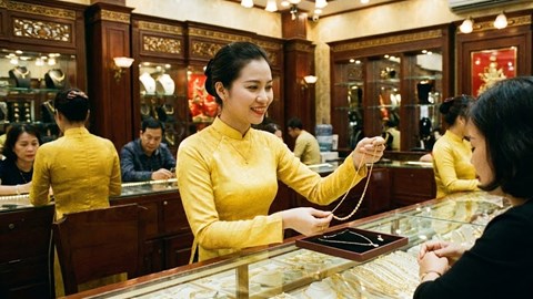 Giá vàng hôm nay 13.12: SJC lập đỉnh mới, vượt 155,6 triệu đồng