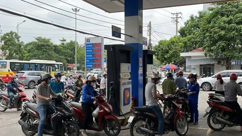 Giá xăng dầu hôm nay 17.12: Chờ tín hiệu mới từ thế giới