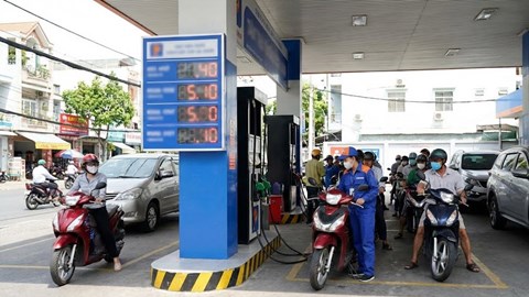 Giá xăng dầu hôm nay 23.12: Thế giới chưa bứt phá