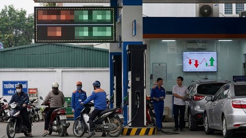 Giá xăng dầu hôm nay 24.12: Trong nước ổn định, thế giới giữ giá cao