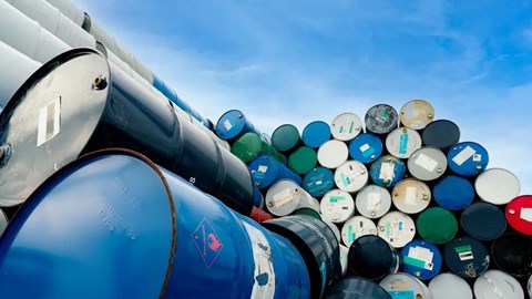 Giá xăng dầu hôm nay 12.1: Thị trường quốc tế chưa hết giằng co