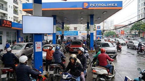 Giá xăng dầu hôm nay 22.1: Thị trường nín thở chờ điều chỉnh lúc 15h