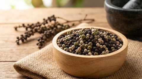 Giá hồ tiêu hôm nay 30.1: Neo cao, thị trường lặng sóng