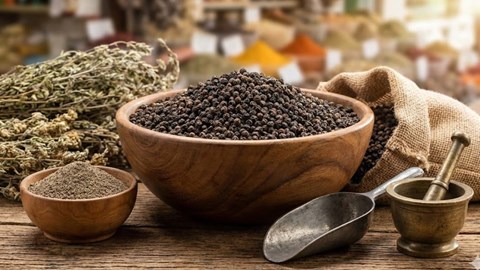 Giá hồ tiêu hôm nay 2.2.2026: Neo cao sát mốc 152.000 đồng/kg