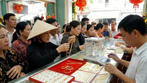 Giá vàng hôm nay 24.2: Thế giới lập đỉnh mới, dự báo trong nước tăng