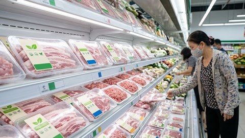 Giá heo hơi hôm nay 15.4: Ổn định trên cả nước, giữ giá cao