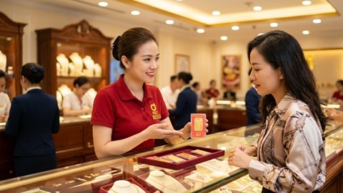 Giá vàng hôm nay 12.5: Giảm sốc trong nước dù thế giới tăng mạnh