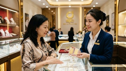 Giá vàng hôm nay 27.5 đảo chiều bất ngờ: Cơ hội mua vào xuất hiện?