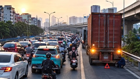 Giao thông Hà Nội sáng 13.8: Vành đai 3 có xe container gặp sự cố