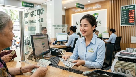 Tỉ giá USD hôm nay 8.10: Vietcombank bán ra 26.160 đồng/USD