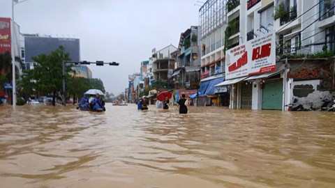 Mưa lũ lịch sử ở Huế, 32 phường, xã chìm trong nước