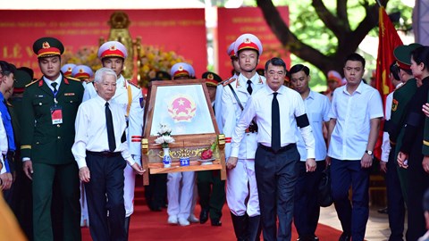 “Kính xin hương hồn các liệt sĩ hãy xem quê hương TP.HCM là nơi đất lành để yên nghỉ”