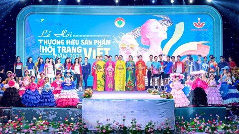  Tôn vinh văn hóa và sản phẩm thời trang Việt