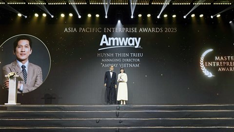 Tổng Giám đốc Amway Việt Nam nhận Giải thưởng Doanh nhân xuất sắc Châu Á 2025