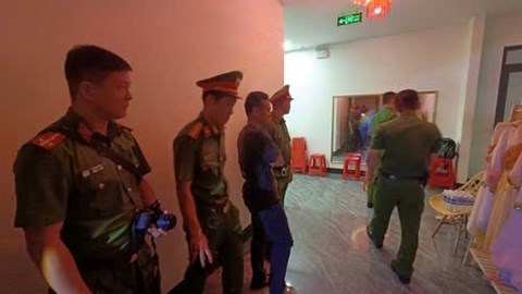 Triệt phá 2 cơ sở massage núp bóng mại dâm