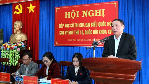 Bộ trưởng Nguyễn Văn Hùng tiếp xúc cử tri xã Ngọk Bay, tỉnh Quảng Ngãi