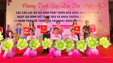 Giao lưu văn nghệ các CLB gia đình phát triển bền vững tại Lạng Sơn