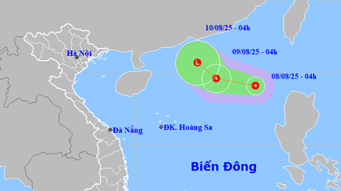 Áp thấp nhiệt đới gây biển động mạnh trên Biển Đông
