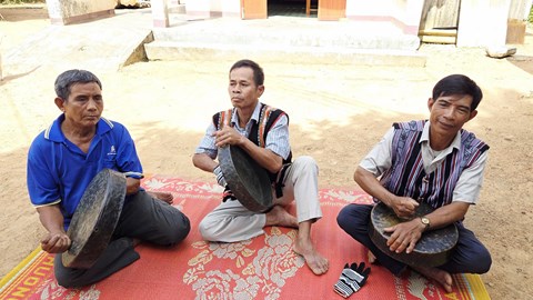 Tiếng chiêng ba ngân vang giữa đại ngàn