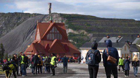 Thụy Điển di dời nhà thờ gỗ nặng 672 tấn nhường chỗ cho mỏ quặng khổng lồ