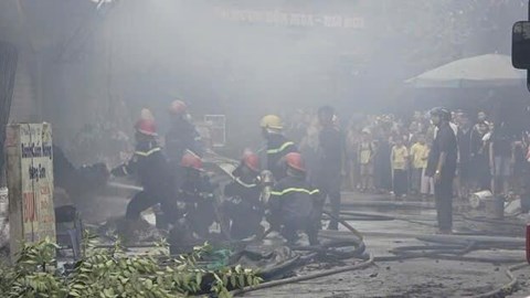 Cháy lớn tại chợ mới xã Đại Đồng, nhiều ki-ốt bị thiêu rụi