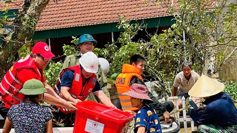 Lan tỏa yêu thương từ Chiến dịch “Chung tay vượt lũ”