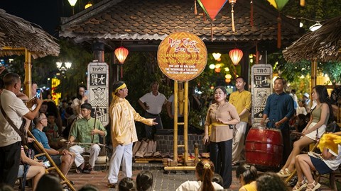 Bền bỉ giữ nhịp di sản Bài chòi nơi phố cổ