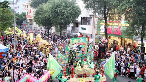  Rộn ràng sắc màu Nguyên tiêu trên mọi miền