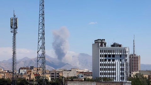 Ông Trump gia tăng sức ép, Iran cảnh báo cắt nguồn dầu khí trong nhiều năm