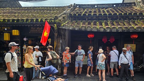 Từ “mến khách” đến chuẩn phục vụ quốc tế
