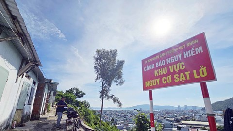 Người dân sống chênh vênh trên địa danh núi Một đến bao giờ?